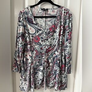 Roz & Ali Multicolor Paisley V-Neck Blouse. Three-quarter sleeves. XL.